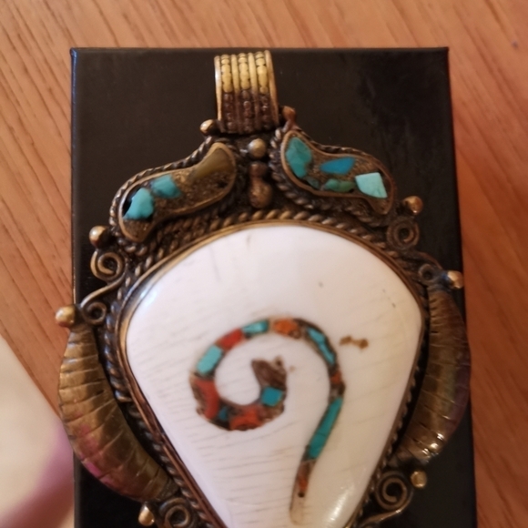 Balinese Ivory colour pendant,  handcrafted. 3" Large - Picture 3 of 4